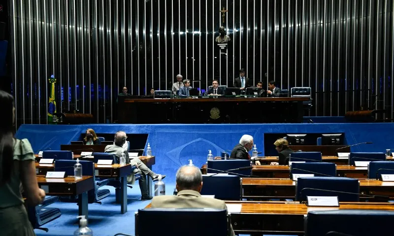 Imagem ilustrativa da imagem Senado aprova projeto de lei do Desenrola com limite para rotativo