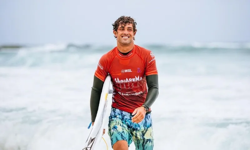 Imagem ilustrativa da imagem Surfista brasileiro deve ter alta em 48h após acidente grave, diz irmão