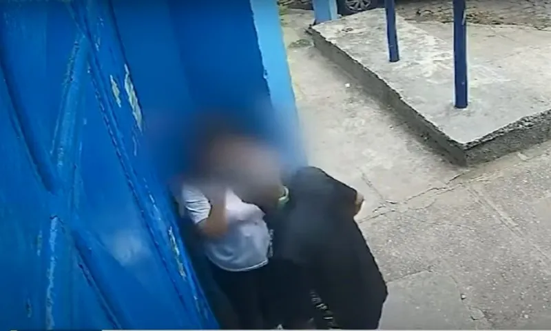 Imagem ilustrativa da imagem Suspeito de assediar adolescente em porta de escola é preso e depois solto no Rio