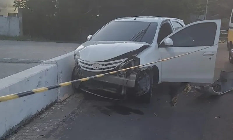 Imagem ilustrativa da imagem Suspeito de homicídio é preso após perseguição e batida na alça da Terceira Ponte