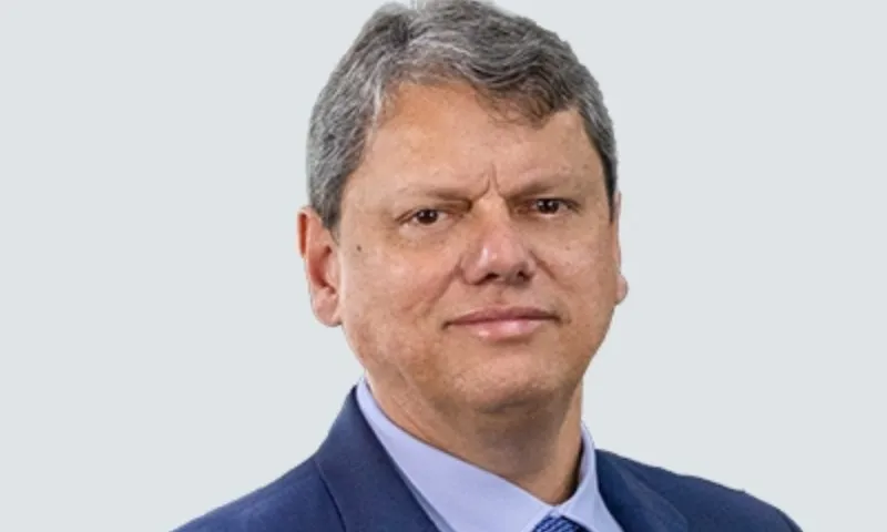 Imagem ilustrativa da imagem Tarcísio e Barroso trocam afagos e isolam os radicais