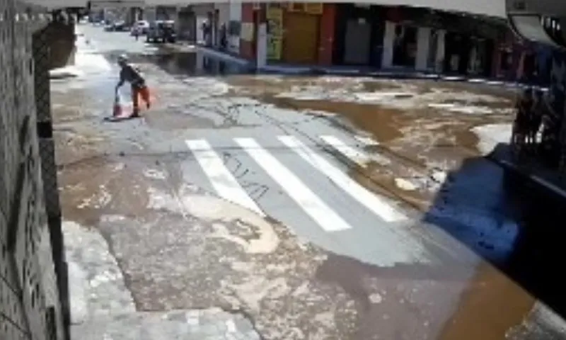 Imagem ilustrativa da imagem Tubulação rompe e deixa moradores sem água em Vila Velha