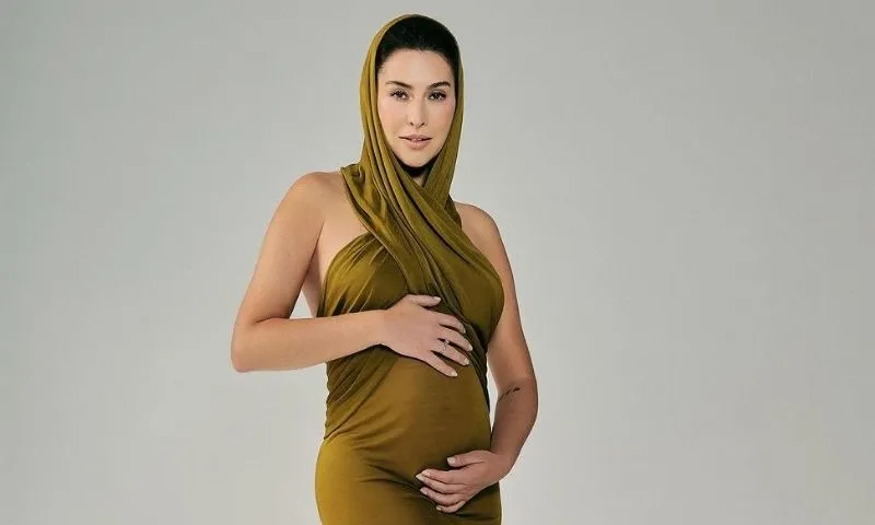 Imagem ilustrativa da imagem VÍDEO | Amigos se emocionam com gravidez de Fernanda Paes Leme