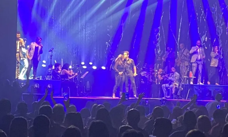 Imagem ilustrativa da imagem VÍDEO | Em show no ES, filha de João Paulo canta com Daniel e emociona público