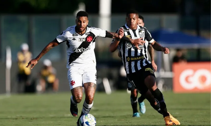 Imagem ilustrativa da imagem Vasco enfrenta o Santos na Vila para se afastar da zona de rebaixamento