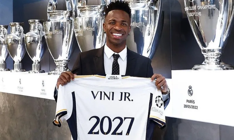 Imagem ilustrativa da imagem Vinícius Júnior renova contrato com o Real Madrid até 2027