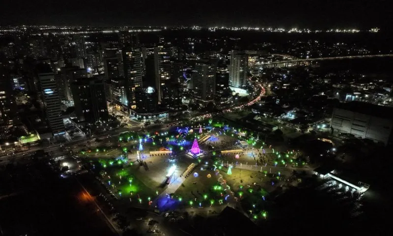 Imagem ilustrativa da imagem Vitória inaugura decoração natalina na Praça do Papa