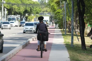 Imagem ilustrativa da imagem Avenida Agamenon Magalhães ganha ciclovia de 4 km