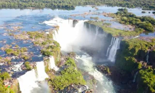 Imagem ilustrativa da imagem Cataratas do Iguaçu têm aumento de vazão e passarela é fechada