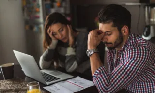 Imagem ilustrativa da imagem Dívidas: fardo invisível que abala 62% dos casais brasileiros