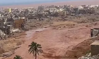 Imagem ilustrativa da imagem Equipes encontram centenas de corpos em praia na Líbia uma semana após enchentes