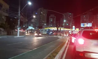 Imagem ilustrativa da imagem Motoristas enfrentam lentidão no trânsito em Vitória na noite desta quinta-feira