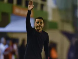 Imagem ilustrativa da imagem Sport confirma a contratação do jovem técnico argentino Mariano Soso