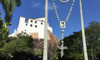 Imagem ilustrativa da imagem Subida de carros é proibida no Convento da Penha na 'semana do saco cheio' no ES