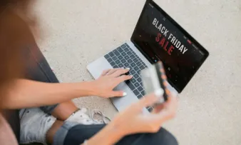Imagem ilustrativa da imagem Consumidores e shoppings prontos para a Black Friday 2023