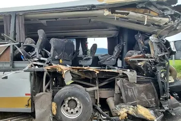 Imagem ilustrativa da imagem Acidente com ônibus em MG deixa ao menos 2 mortos e mais de 30 feridos