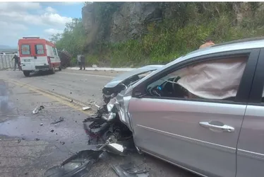 Imagem ilustrativa da imagem Acidente entre Caruaru e Agrestina envolve 4 veículos e deixa um morto
