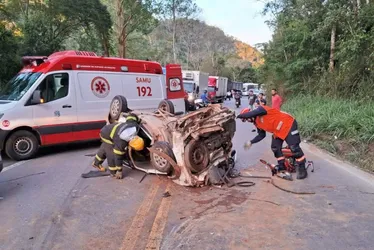 Imagem ilustrativa da imagem Acidente entre caminhão e carro deixa quatro pessoas feridas na BR-262
