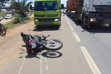 Imagem ilustrativa da imagem Acidente entre viatura da Polícia Civil e moto deixa um morto na BR-101 no ES