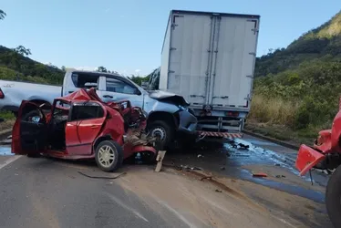 Imagem ilustrativa da imagem Acidente envolvendo três veículos interdita BR-259 em João Neiva