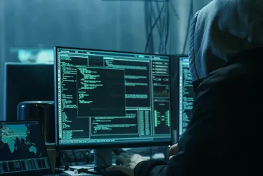 Imagem ilustrativa da imagem Adolescente é suspeito de liderar quadrilha de hackers que invadiu site da polícia