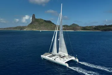 Imagem ilustrativa da imagem Adrenalina Pura mantém tradição e conquista Regata Recife-Fernando de Noronha