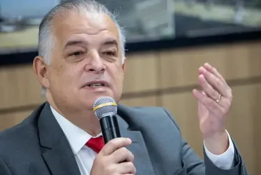 
          Imagem ilustrativa da imagem Agenda mostra que França virou “microministro”
          