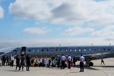 Imagem ilustrativa da imagem Alívio, choro e orações na volta de capixabas que estavam em Israel
