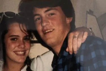 Imagem ilustrativa da imagem Amiga de Matthew Perry revela última mensagem enviada por ator de 'Friends'