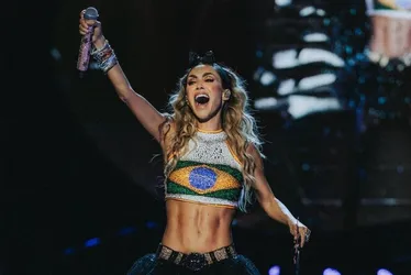 Imagem ilustrativa da imagem Anahí, do RBD, está doente e com 'dor nos ossos' poucas horas antes de show em SP