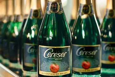 Imagem ilustrativa da imagem Anvisa determina a suspensão de venda de 2,2 milhões de garrafas de Sidra Cereser