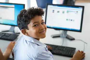 Imagem ilustrativa da imagem Apenas 58% das escolas no Brasil têm computador e internet para alunos