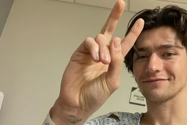 Imagem ilustrativa da imagem Após descoberta de tumor, ator da Netflix pede ajuda para pagar cirurgia