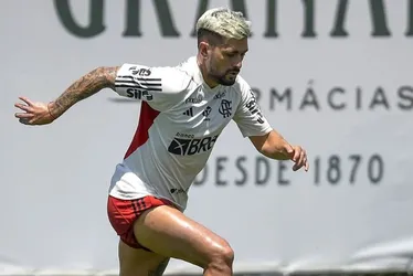 Imagem ilustrativa da imagem Arrascaeta treina com bola no Flamengo e pode jogar contra o Corinthians