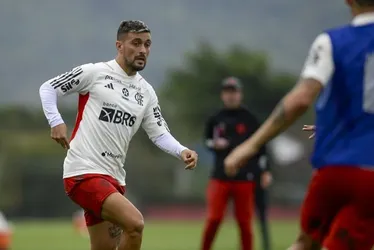 Imagem ilustrativa da imagem Arrascaeta treina com o Flamengo e aumenta chance de atuar na final