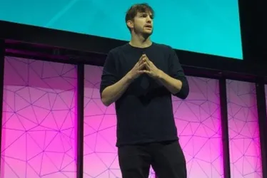 Imagem ilustrativa da imagem Ashton Kutcher deixa ONG após apoiar amigo condenado por estupros