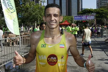 Imagem ilustrativa da imagem Atletas superam forte calor para vencer a Corrida Tribuna Ruas da Cidade