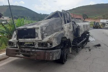 Imagem ilustrativa da imagem BR-262 no ES é totalmente interditada após incêndio em carretas