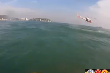 Imagem ilustrativa da imagem Banhistas são resgatados após serem levados por corrente no Guarujá
