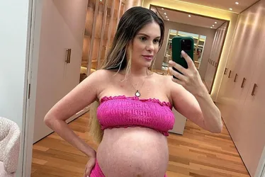 Imagem ilustrativa da imagem Bárbara Evans mostra funcionária inflando piscina com a boca e é criticada na web