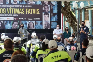 Imagem ilustrativa da imagem Blitz  educativa no Recife no Dia Mundial em Memória às Vítimas de Trânsito