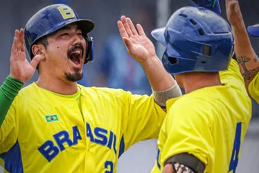 Imagem ilustrativa da imagem Brasil surpreende Venezuela e estreia no Pan com vitória no beisebol