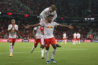 Imagem ilustrativa da imagem Brasileirão: Red Bull Bragantino empata com Athletico e se isola na vice-liderança