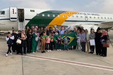 Imagem ilustrativa da imagem Brasileiros repatriados de Gaza já estão a caminho do Brasil