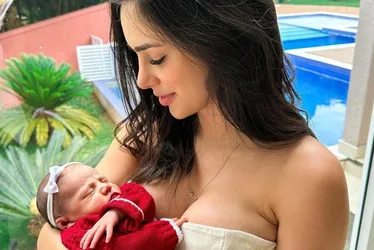 Imagem ilustrativa da imagem Bruna Biancardi viraliza ao presentear com uísque familiares que visitam Mavie