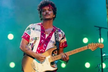 Imagem ilustrativa da imagem Bruno Mars consegue deixar Israel após declaração de guerra e show suspenso