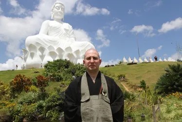 Imagem ilustrativa da imagem Buda gigante vai virar point cultural e gastronômico em Ibiraçu