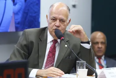 Imagem ilustrativa da imagem Câmara dos Deputados retrocede e aprova projeto contra casamento homossexual