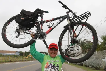 Imagem ilustrativa da imagem Capixaba se desafia a viajar 1.000 km de bicicleta para competir na São Silvestre