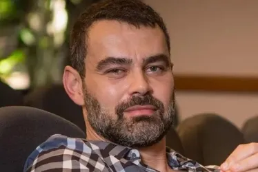 Imagem ilustrativa da imagem Carmo Dalla Vecchia nega 'cura gay' em novela e diz ter vergonha de beijar homem